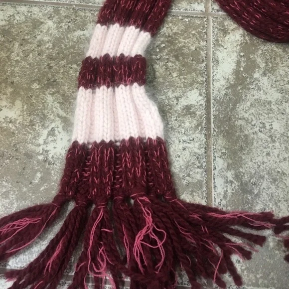 Old Navy long knit scarf - Picture 5 of 6